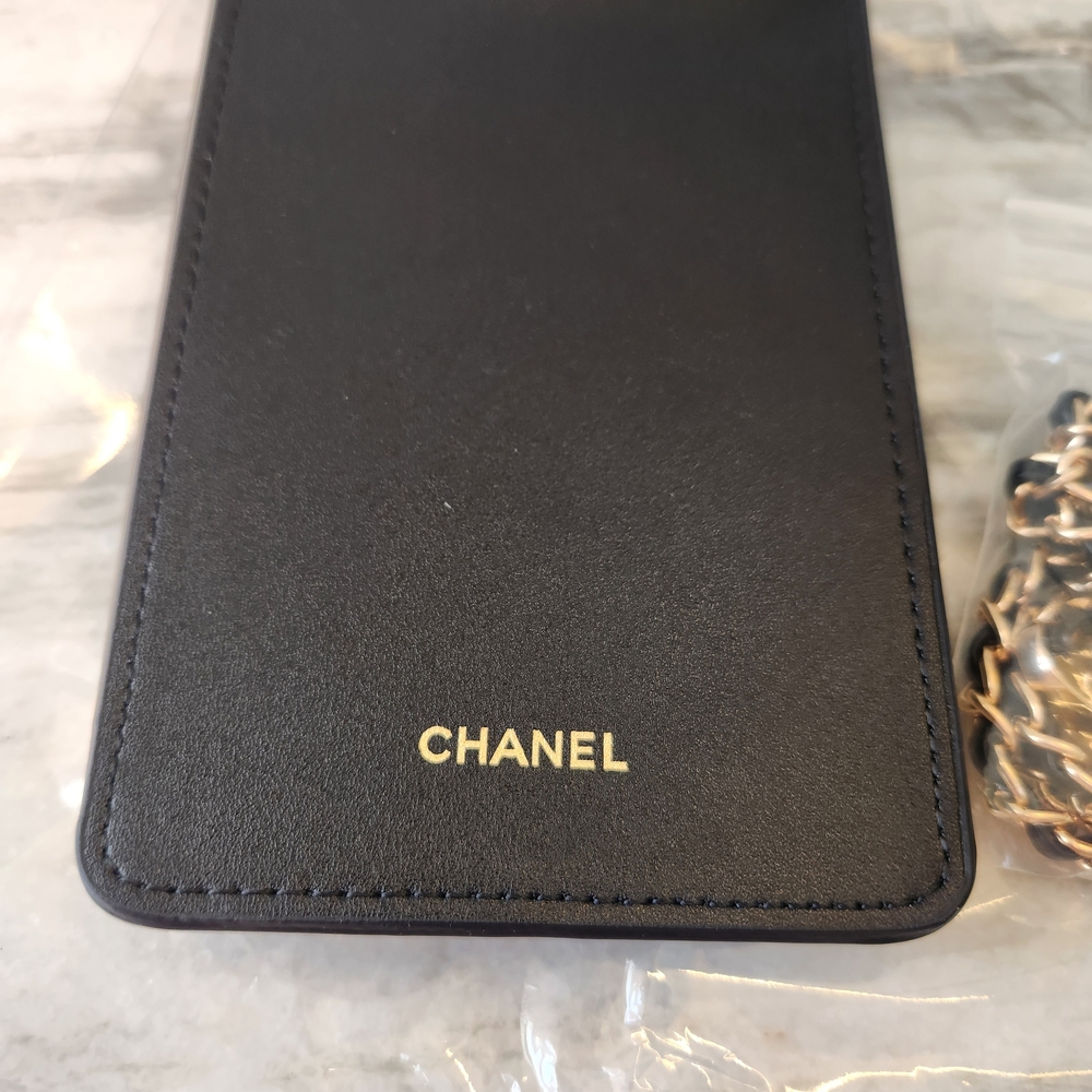 New Black Coco Crush Phone & Card Case with Gold Chain (GWP) Chanel - Picture 4 of 4